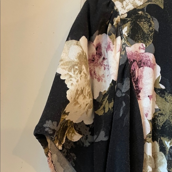 torrid Black Floral V-Neck Tunic with Pink & Cream Blooms - Picture 4 of 5